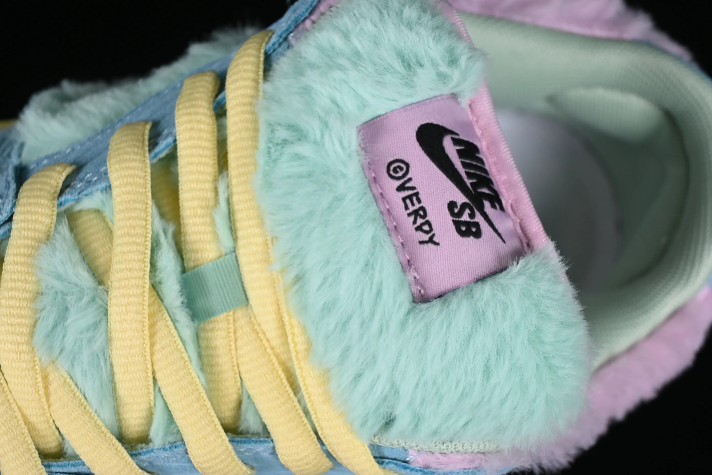 All Categories Nk SB Dunk Series Nk SB Dunk Low Low-top sneakers C version Verdy x Nk SB Dunk Low "Visty" joint model SB low-top casual sneakers FN6040-400